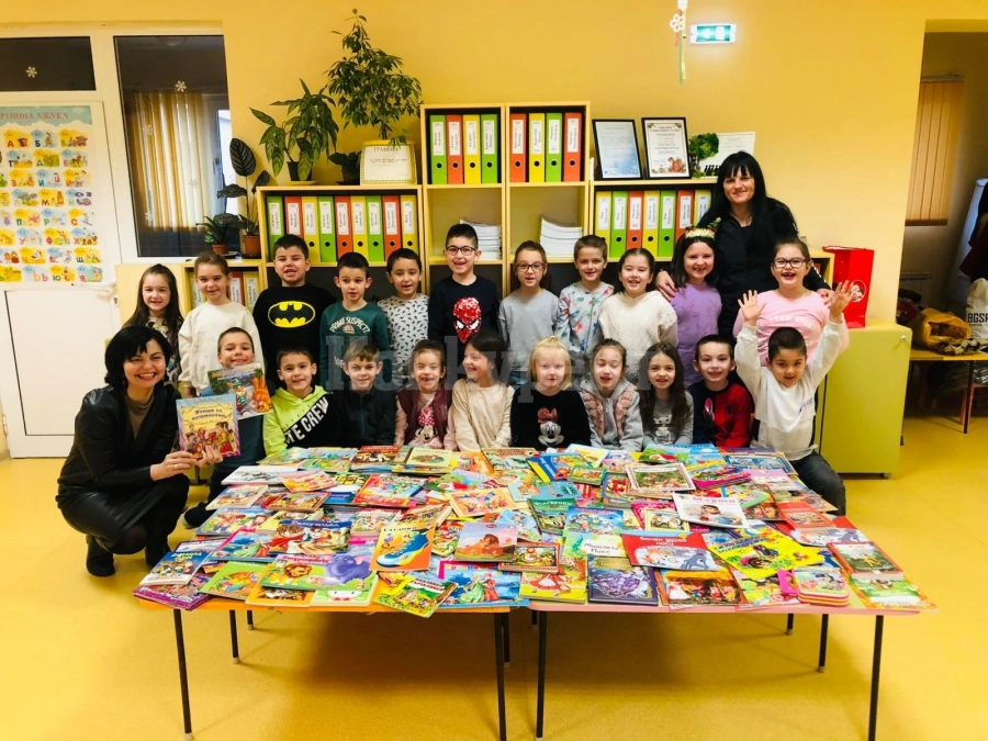 Библиотеката в Монтана дари 200 книжки на малчугани