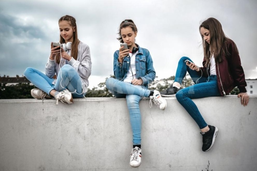 Facebook и Instagram с нови мерки за защита на тийнейджърите