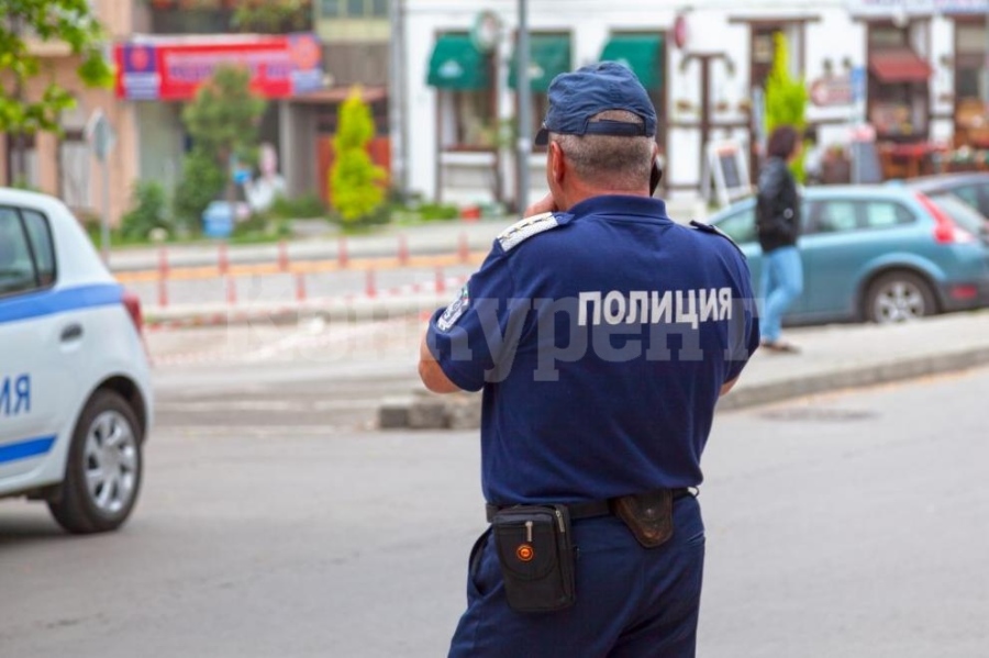 Задържаха пиян полицай по време на дежурство в Казанлък