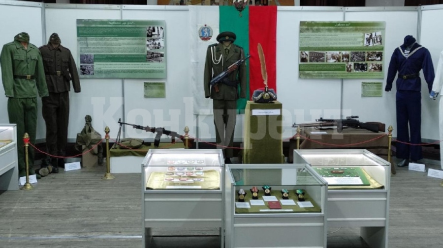 Изложба разказва за казармения живот в годините на социализма