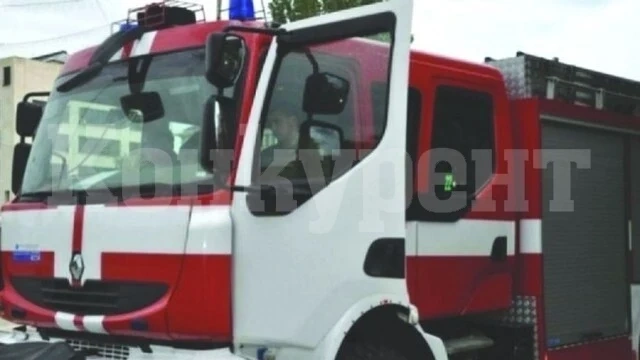Запалени отпадъци вдигнаха накрак огнеборци