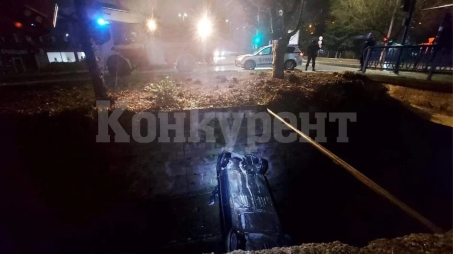 Пиян като казак паркира в река СНИМКИ