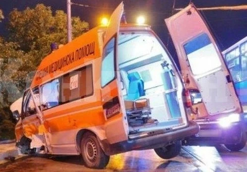 Трима пострадаха при катастрофа с монтанска линейка край София