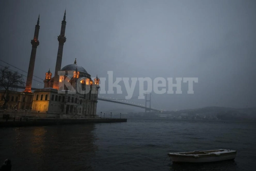 Затвориха Босфора заради мъгла
