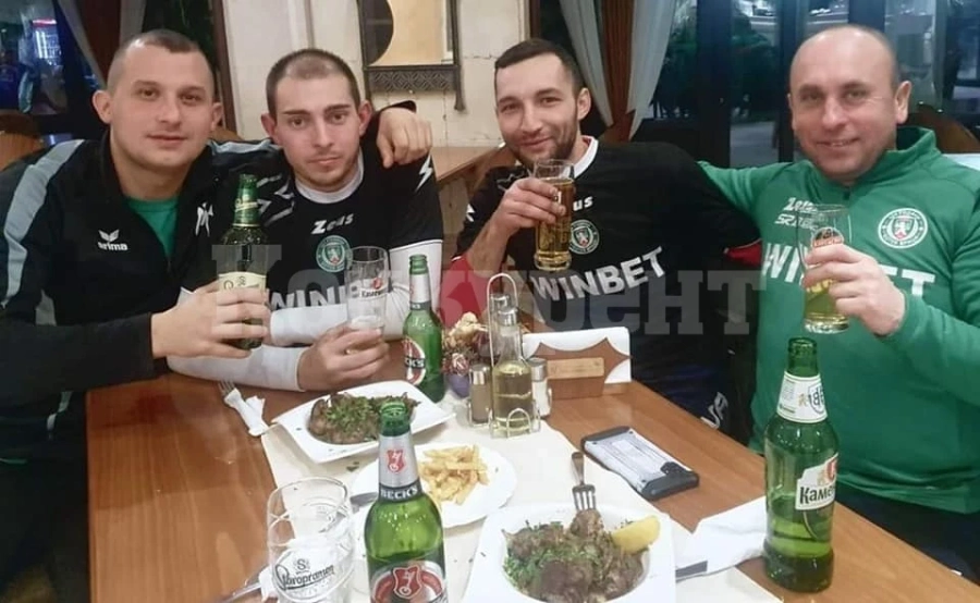 Елвиса и компания се чувстват комфортно както на върха в Блиц лигата, така и на масата