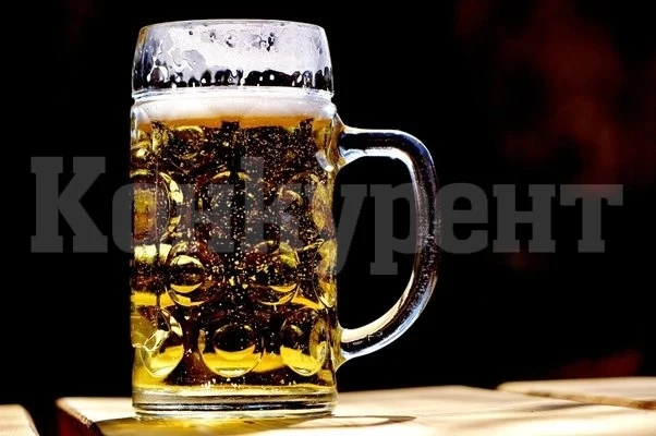 Камион разсипа бира, откраднаха я