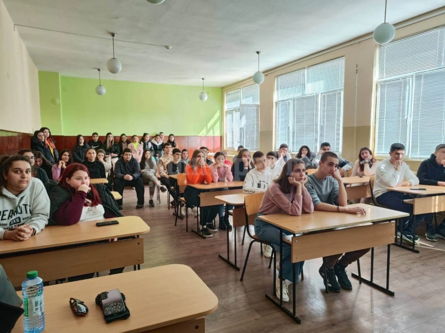 Инспектор от Киберпрестъпност се срещна с ученици в Бяла Слатина