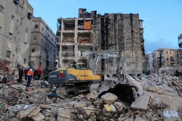 Близо 2000 жилища в сирийската провинция Алепо са застрашени от срутване