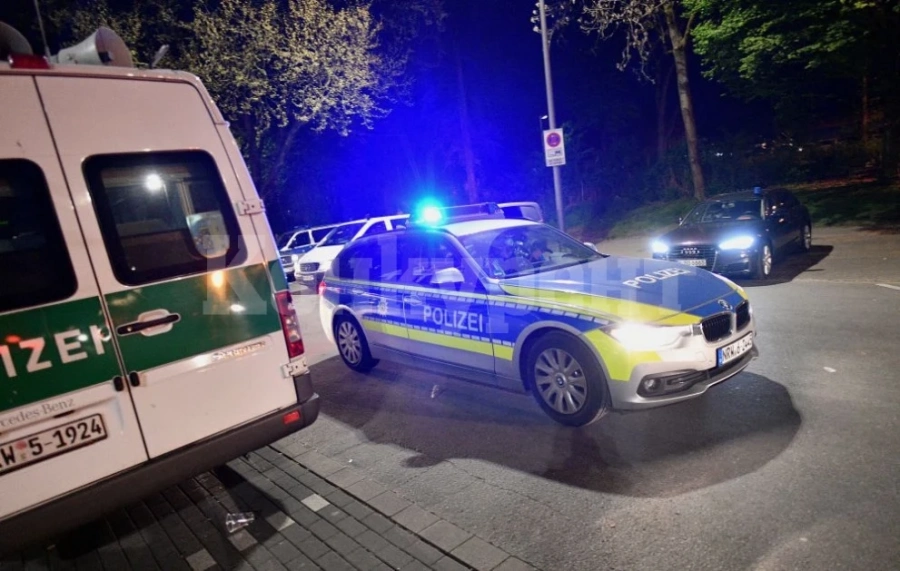 Автобус се преобърна на германска магистрала, има ранени