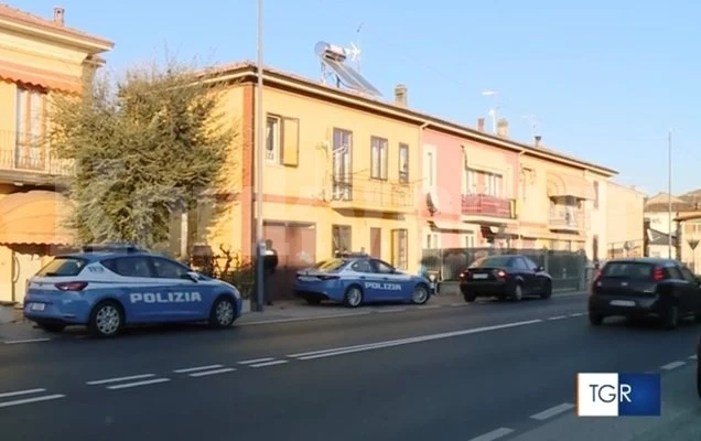 Българка държи италианския си съпруг в гараж, хранела го като куче