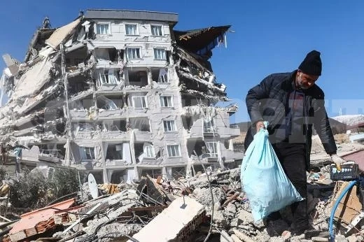 Надеждата за живот под руините в Турция и Сирия изчезва, жертвите вече са близо 40 000