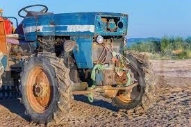 Трактор помете част от ограда на стадион в сливенско село
