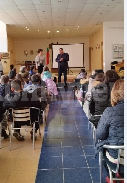 В Оряхово отбелязаха три празника в един СНИМКИ