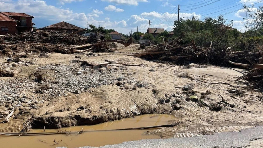 Стоев: До края на септември трябва да бъдат възстановени селата в Карловско