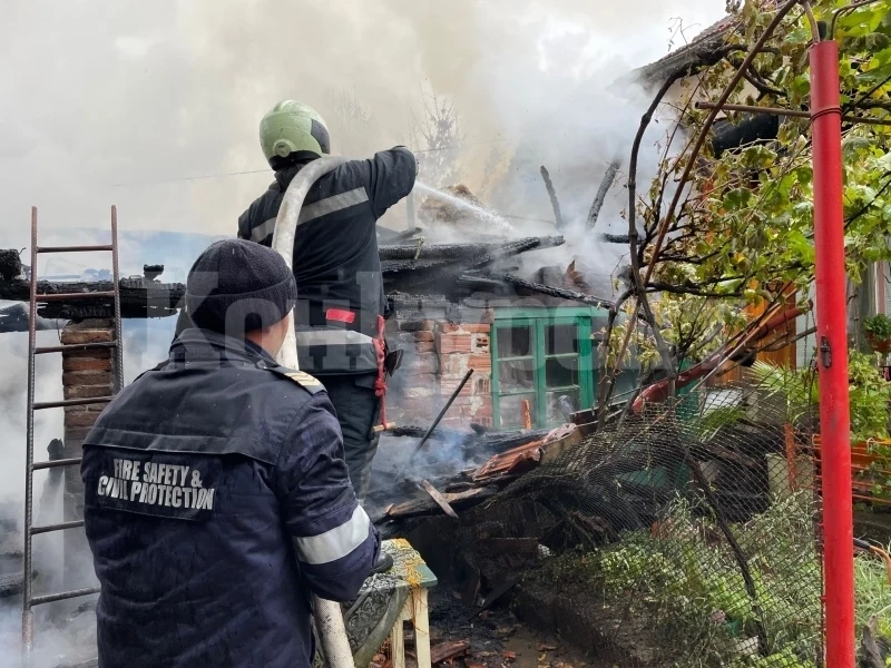 Пожар съсипа техника в квартал Нов път край Видин