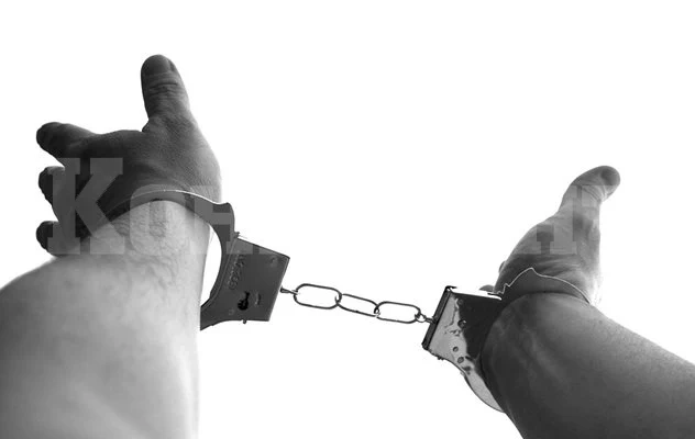 Задържаха пиян полицай, заплашвал половинката си