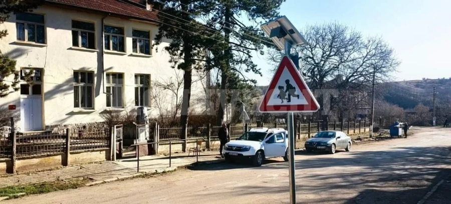 В Черно поле се радват на модерни знаци СНИМКИ