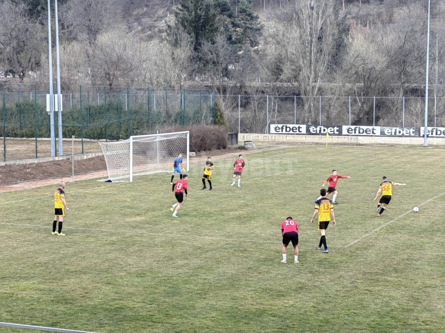 Миньор Кипровец надви Ком в контрола