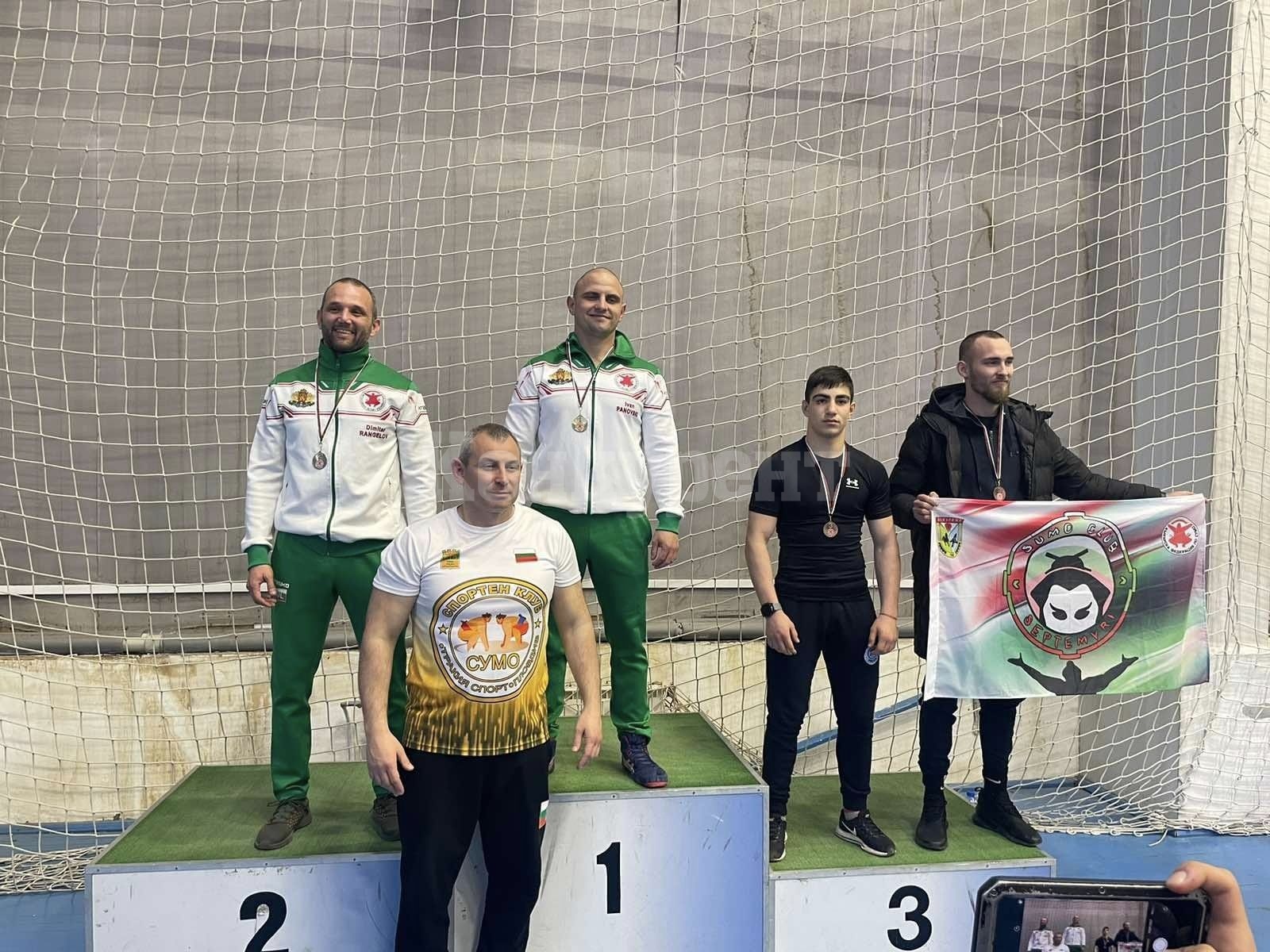 Шампион по борба, печели медали и по сумо, ще се пробва и в шаха ...