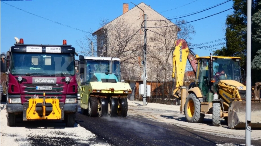 Ремонтират градската мрежа в Лом