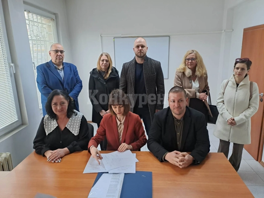 Коалиция Продължаваме Промяната - Демократична България регистрира листата си във Враца