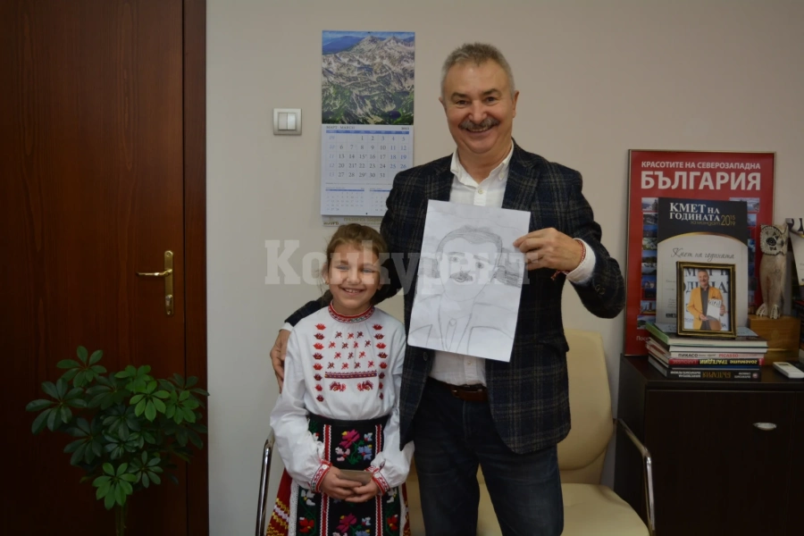 Второкласничка нарисува портрет на Златко Живков