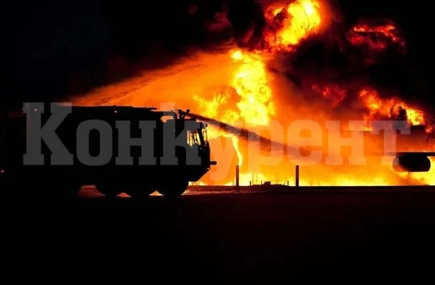 Огромен пожар избухна в САЩ, пожарникар е в неизвестност