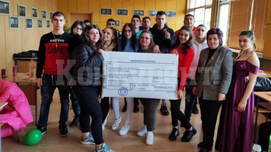 Ученици от Кула отправиха нетрадиционна покана към класната си за бала