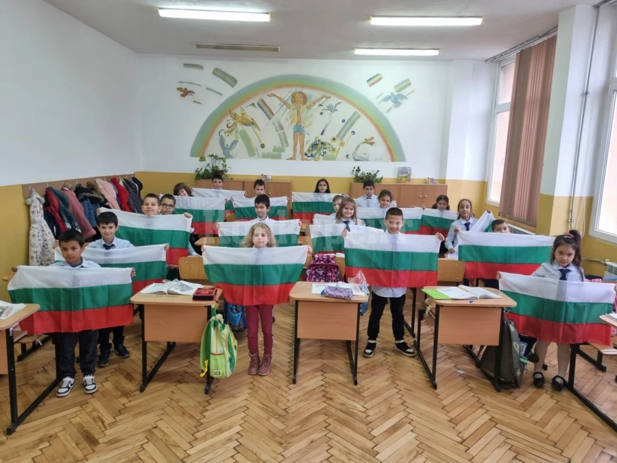 Патриотични инициативи в Средно училище „Никола Войводов“