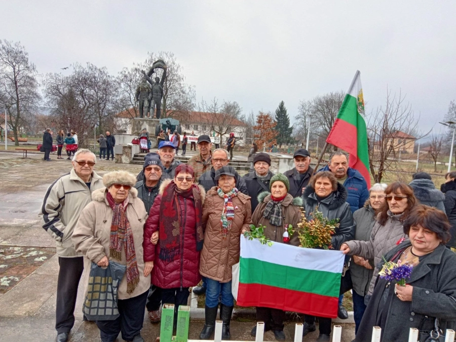Пенсионерите от Ружинци се поклониха пред героите СНИМКИ
