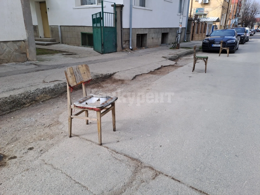 Вижте как се запазват паркоместа във Враца СНИМКА