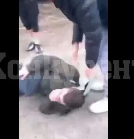 Трима на един: Пребиха брутално ученик в София!