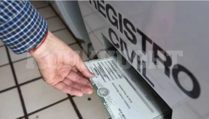 Мъж намери акта си за раждане и разкри скандална семейна тайна