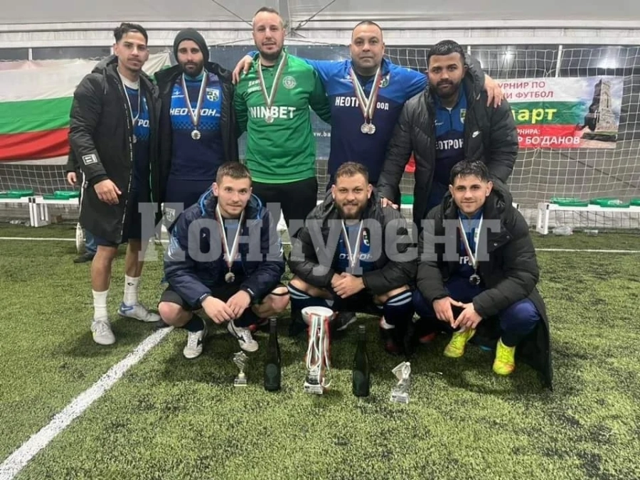 Септември /Гл/ защити реномето си на турнирен боец с купа и две статуетки