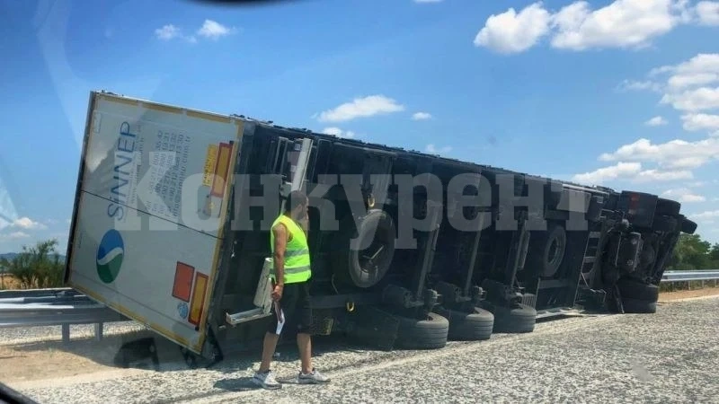 Нагъл апаш сви платове от турски ТИР, катастрофирал във Видинско