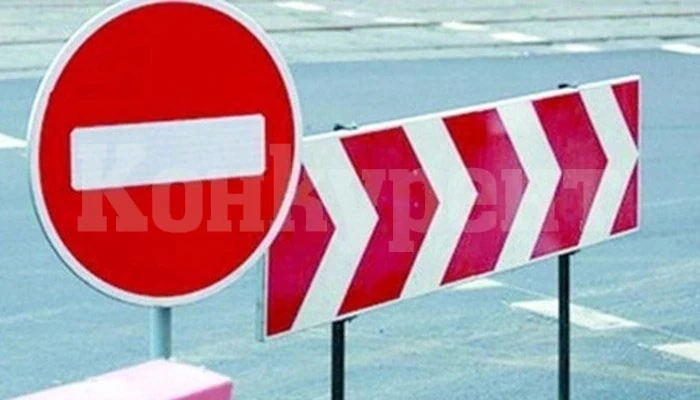 Камион разкъса мантинела на АМ „Струма“, движението е ограничено