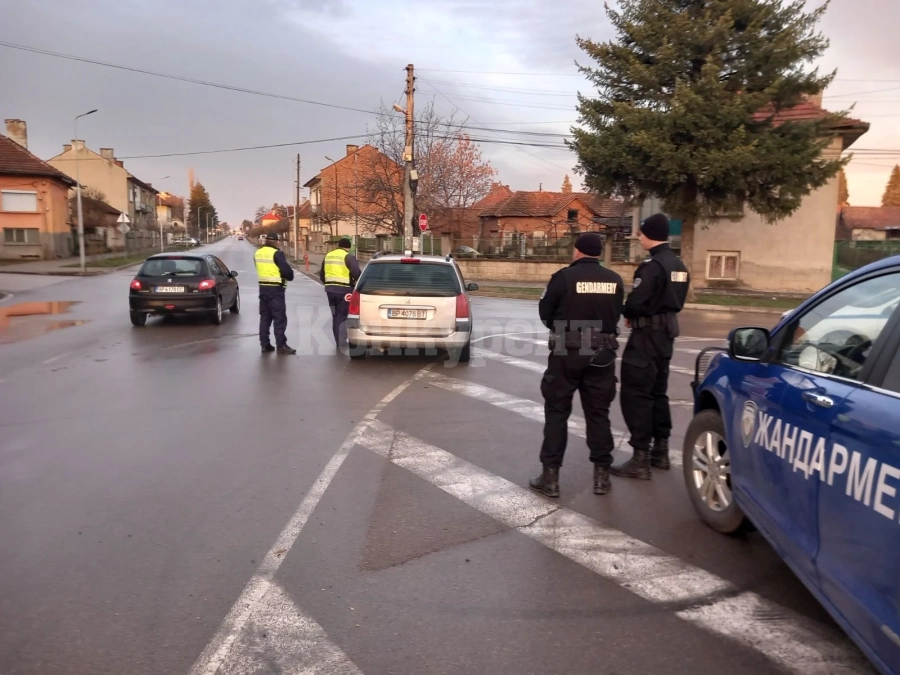 ПОЧНА СЕ! Полиция и жандармерия блокираха Бяла Слатина, в ход е...