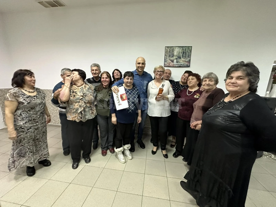 Мартин Харизанов помага от 5 години дейността на пенсионерските клубове, вече е кръстник на клуба в Згориград СНИМКИ