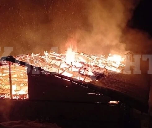 Пожар погълна лятна кухня и стопански постройки