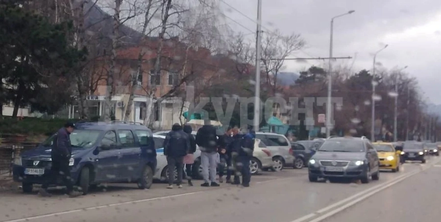 Напрежение край болницата във Враца след катастрофа СНИМКИ