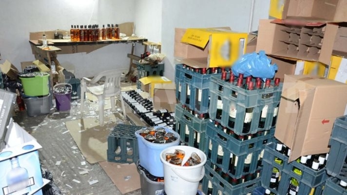 Разбиха канал за внос на нелегален алкохол от България в Гърция, 21 са арестувани