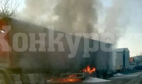 Огнеборците гасиха гумата на ТИР на Е-79
