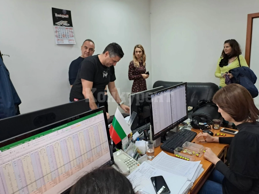 Първо в „Конкурент“ /УНИКАЛНИ СНИМКИ/: Акция на МВР и ДАНС в офис на Валери Тодоров, откриха…