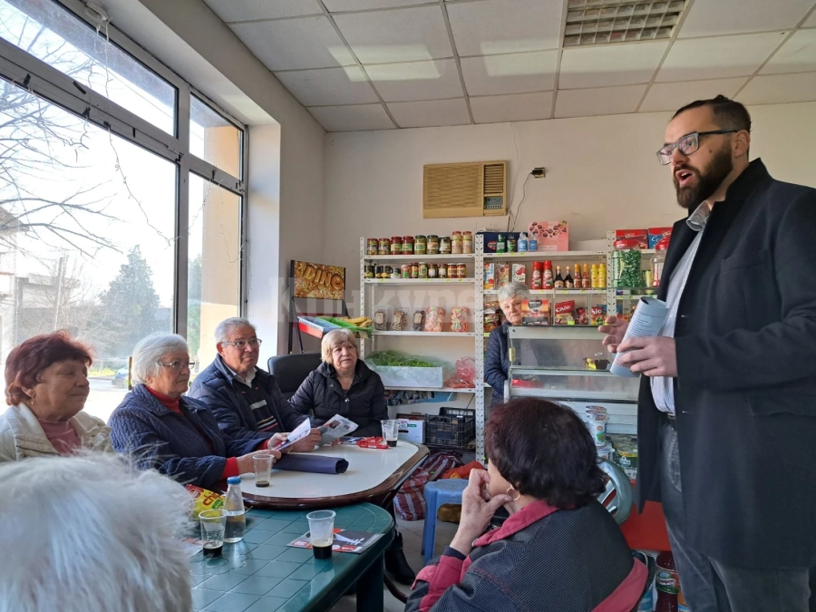 Водачът на „БСП за България“ в област Монтана Стоян Мирчев разговаря с хората в селата 