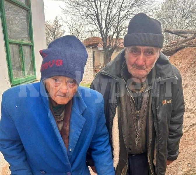 Крайна нищета: Дядо бута жена си в количка за вар, за да я заведе на лекар