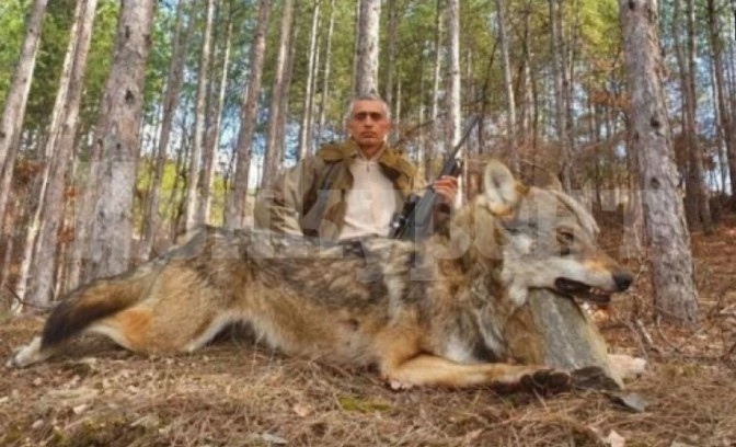 Ловецът, който впечатли цяла България с рекорда си, показа трофеите си 