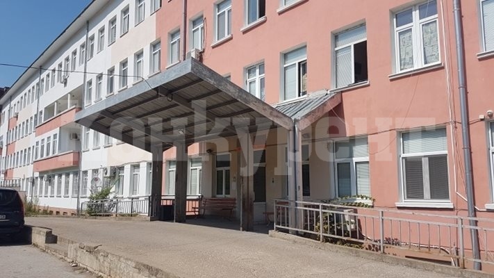 Удължиха разследването за починалата пред спешното във Враца