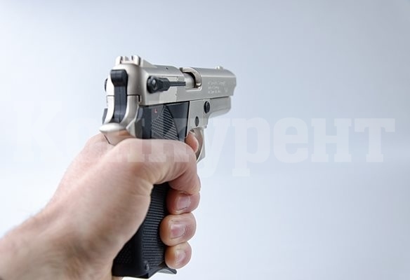 Пиян размахва пистолет към клиенти на бар в Стария Пловдив, можел да ги избие всичките