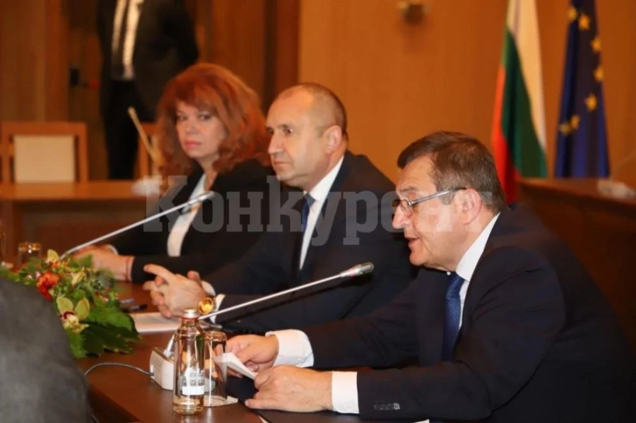Министърът на образованието: Ще предложим промени в учебните програми