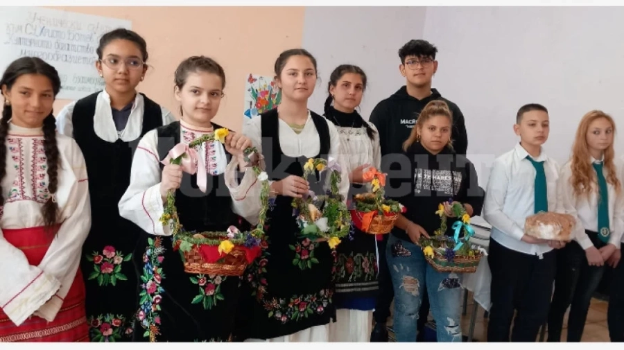 Ученици от Арчар, Брегово и Ново село представиха обичаи от различни етнически общности